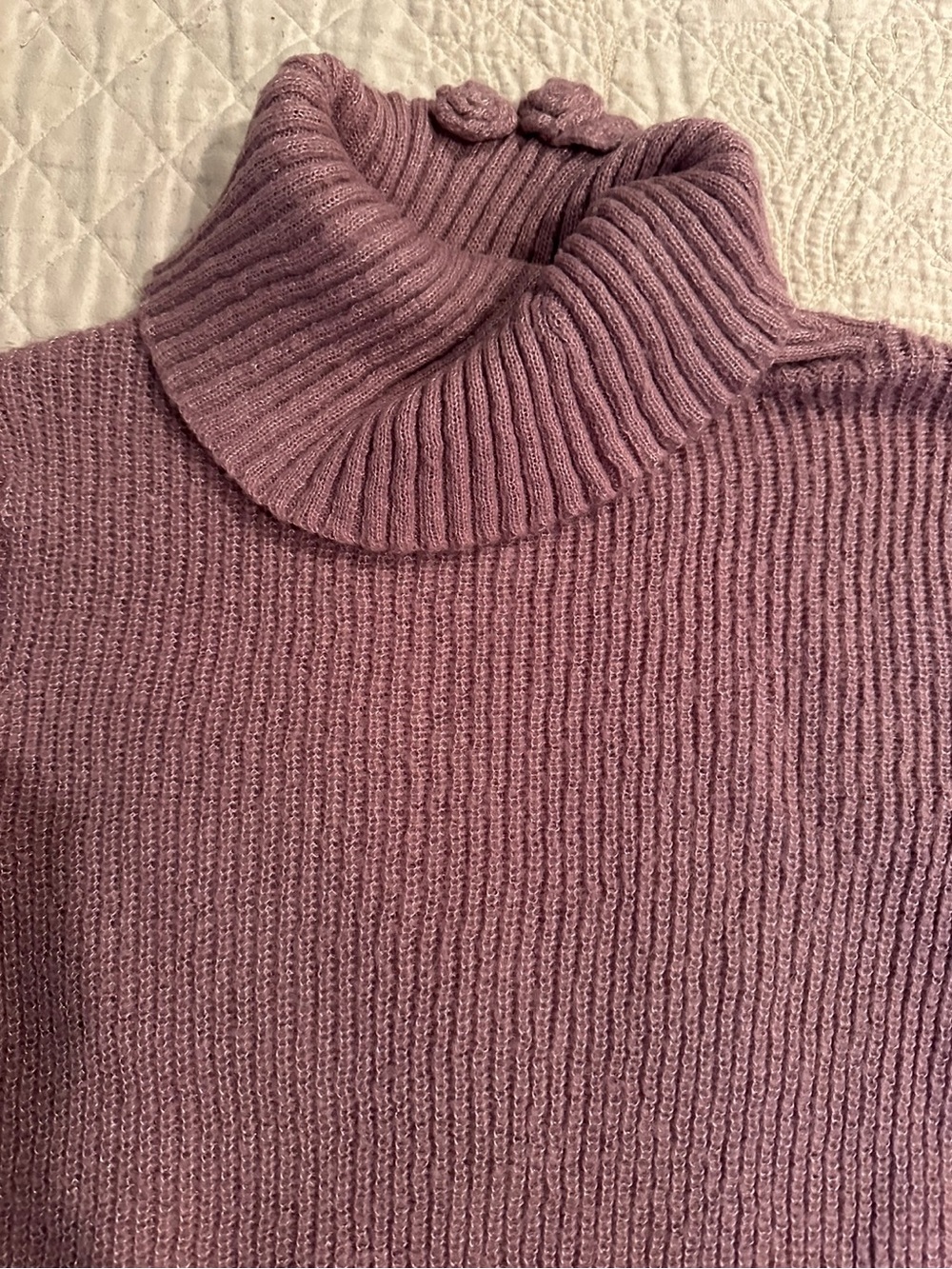 Daisy Fuentes Floral Accent Lilac Turtleneck Sweater- Size- medium - Picture 8 of 10